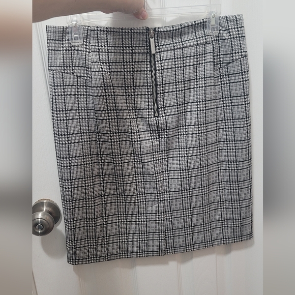 Skirt - Picture 2 of 3